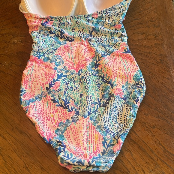Lilly Pulitzer swimsuit size 8 - Picture 6 of 10